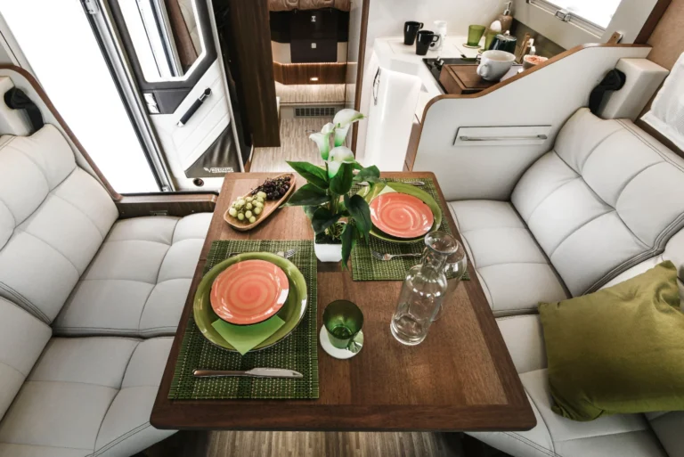 K-Yacht Tekno Line 90 – Zona giorno