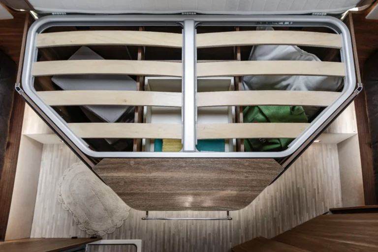 K-Yacht Tekno Line 90 – Garage e stivaggio